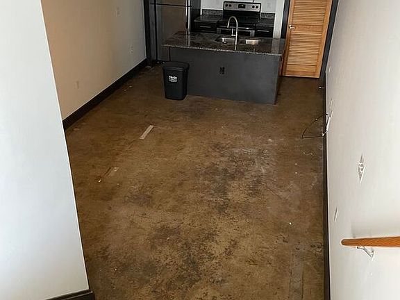 2nd image of 115 E Broad St #102
