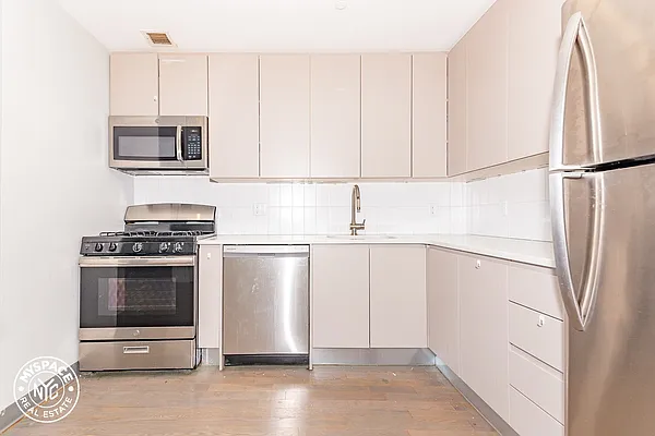 Rented by MySpaceNYC | media 61