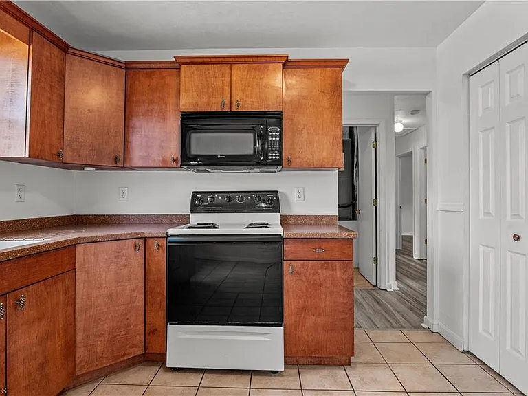 612 Santa Barbara Blvd — Photo 6
