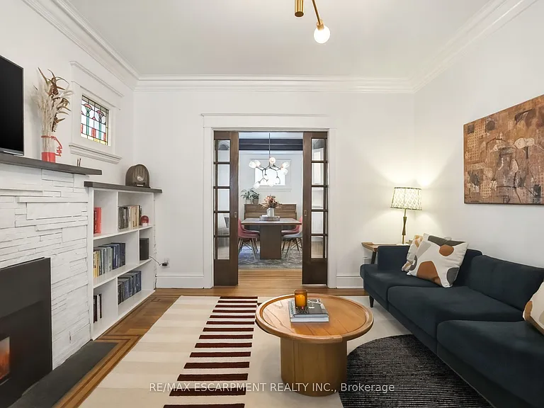 37 Connaught Ave S — Photo 8