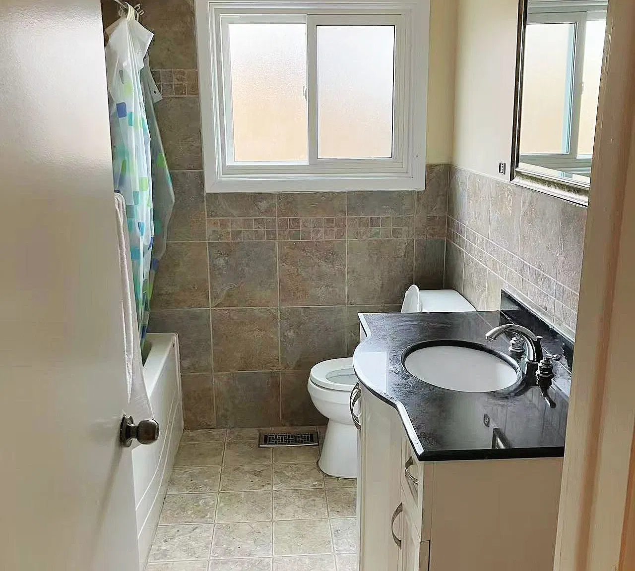 3 bed, $2,400 — Photo 2