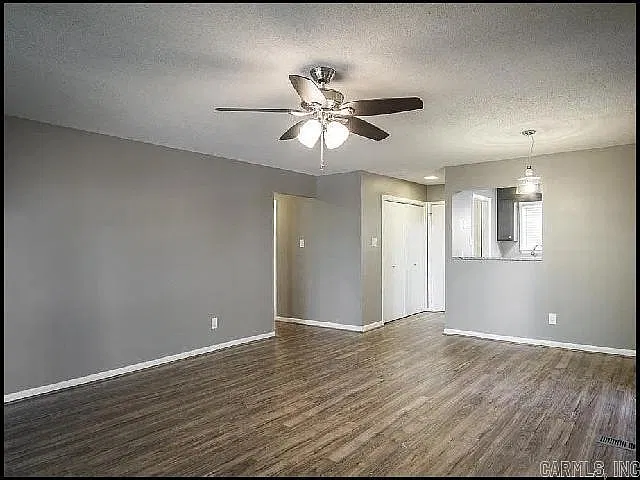2 bed, 2.0 bath, 1050 sqft, $1,100 — Photo 2