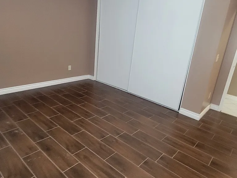 Master Bedroom 12x12 Pic 2