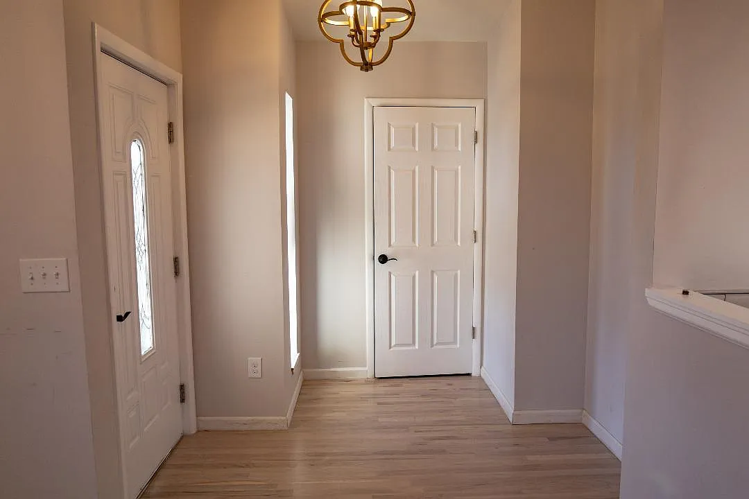 4 bed, 3620 sqft, $3,700 — Photo 2