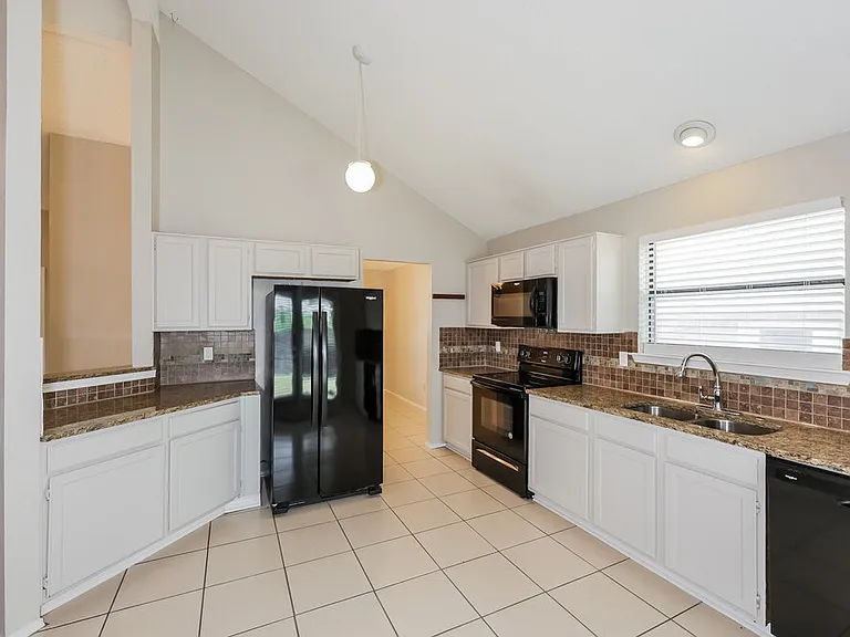 6423 Woodstream Trl — Photo 7