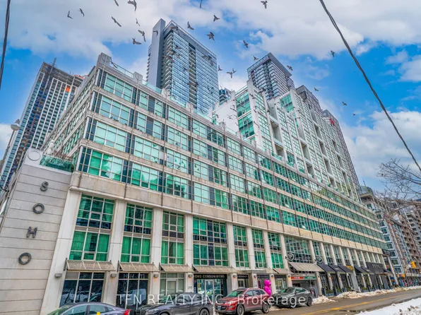 350 Wellington St W #M22, Toronto, ON M5V 3W9
