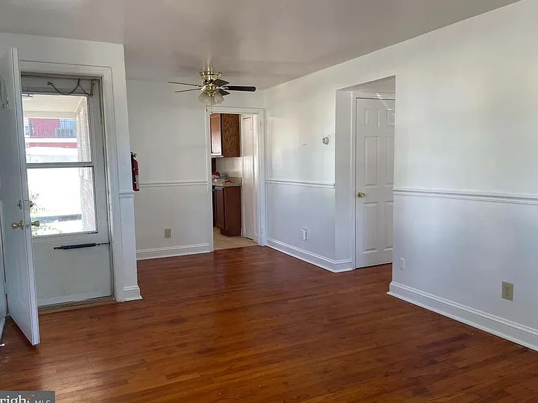 42 Lee St — Photo 2