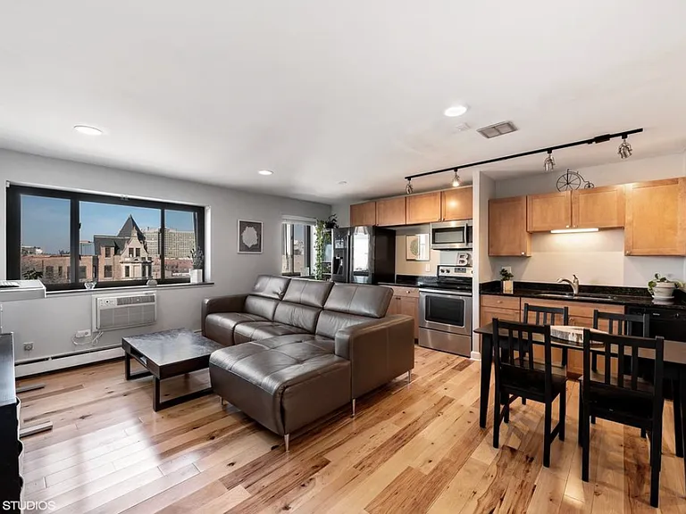 607 W Wrightwood Ave #602 — Photo 2