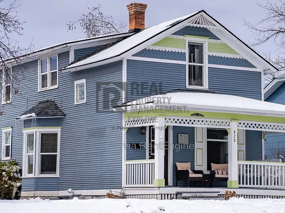 828 4th Ave E