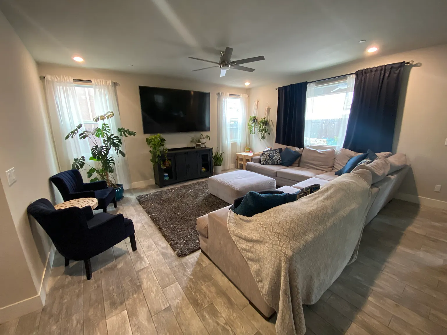 4 bed, 2110 sqft, $3,000 — Photo 2