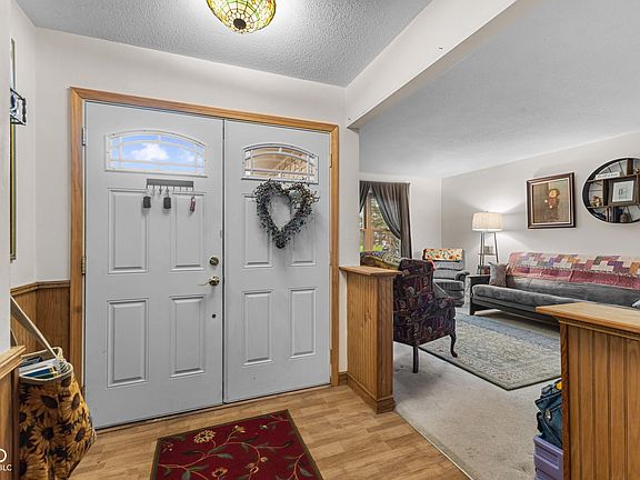 3rd image of 842 Front Royal Dr