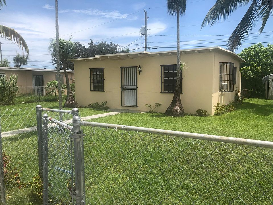 1st image of 521 NW 11th St