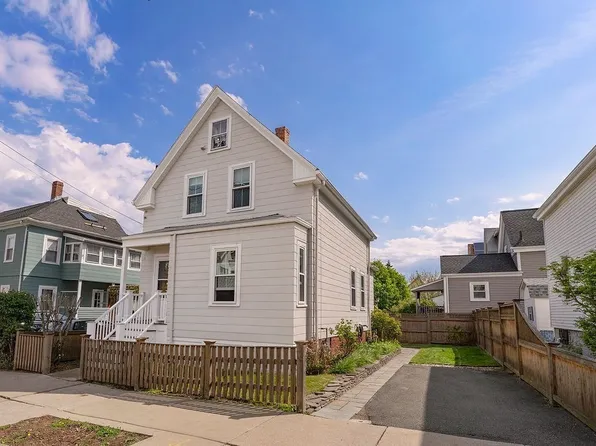 8 Alfred St, Medford, MA 02155