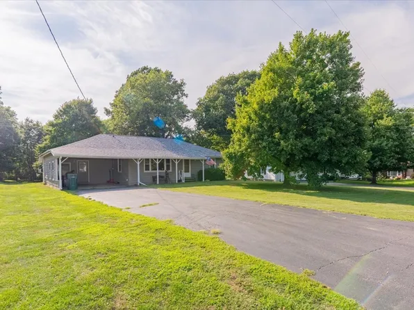5547 Stone Rd, Clinton, IL 61727