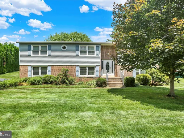 19 Hemlock Dr, Mechanicsburg, PA 17055