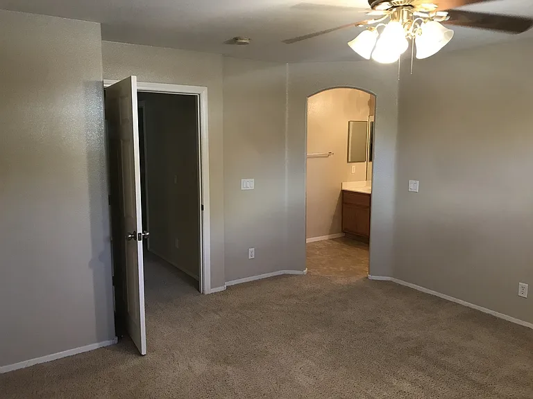 8725 Radiant Ruby Ave — Photo 11