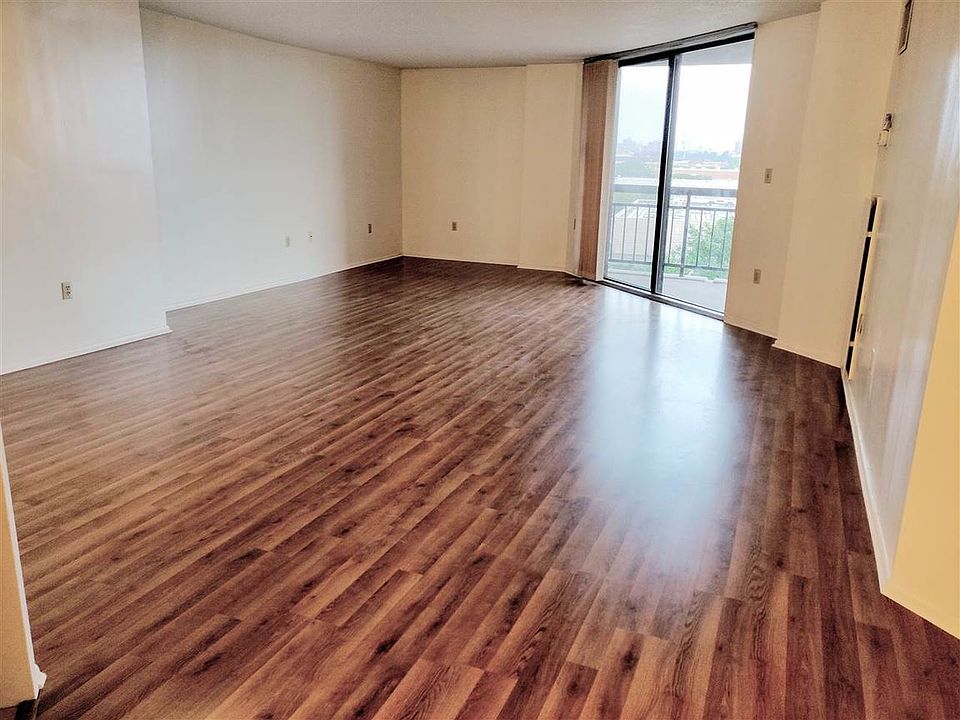 1st image of 615 Harmon Cove Tower #615