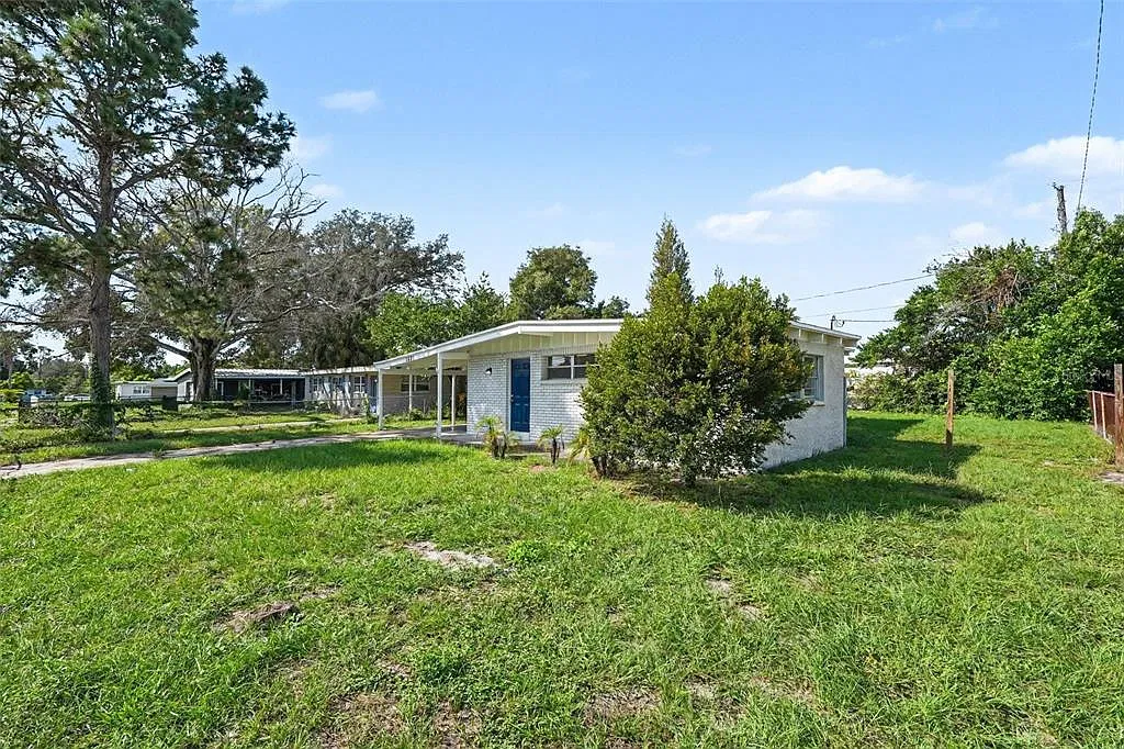 3 bed, 1.0 bath, 1016 sqft, $2,000 — Photo 4
