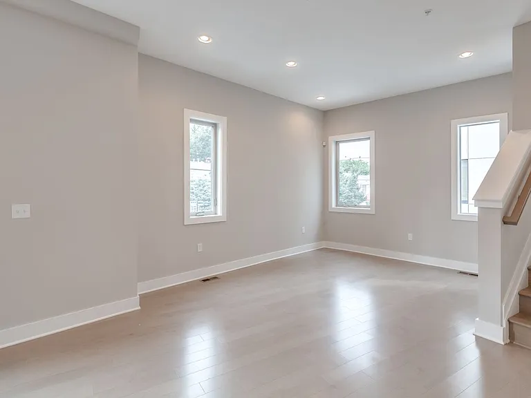 826 N 3rd St #6 — Photo 14
