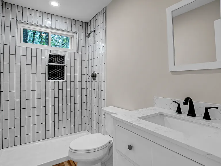 Downstairs Full bathroom
