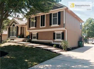 685 NE Clubhouse Dr, Lees Summit, MO 64086