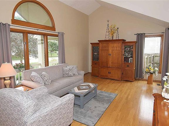 2nd image of 1102 NW Cedarwood Dr