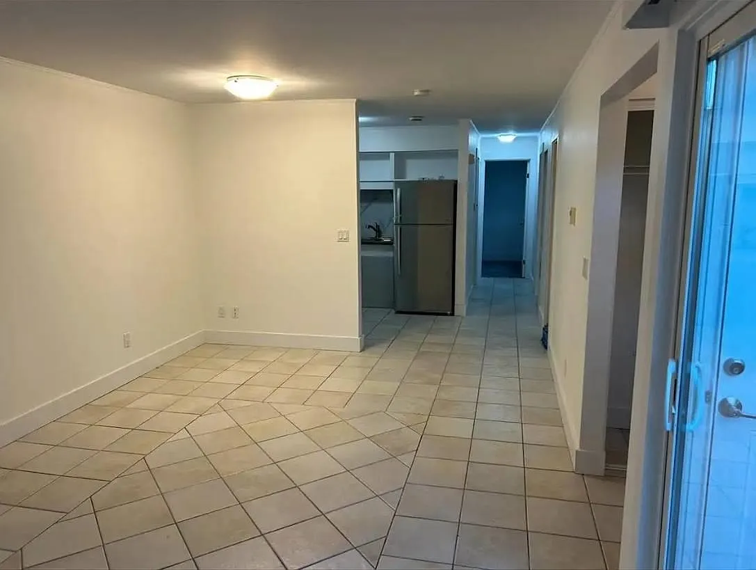 3 bed, 900 sqft, $2,995 — Photo 4