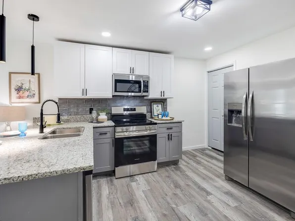 309 N 5th St, Suffolk, VA 23434