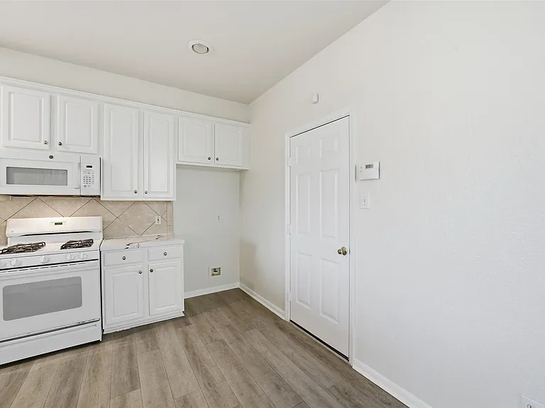 2110 Ridge Wood Ln — Photo 10