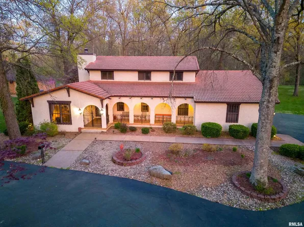 1665 Hawthorn Rd, Salem, IL 62881