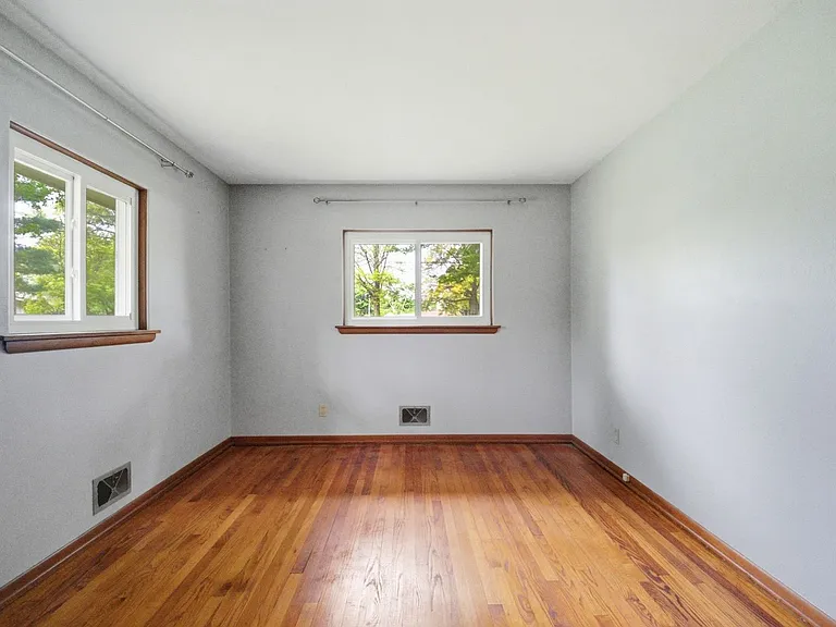 3233 Brady Ln — Photo 16