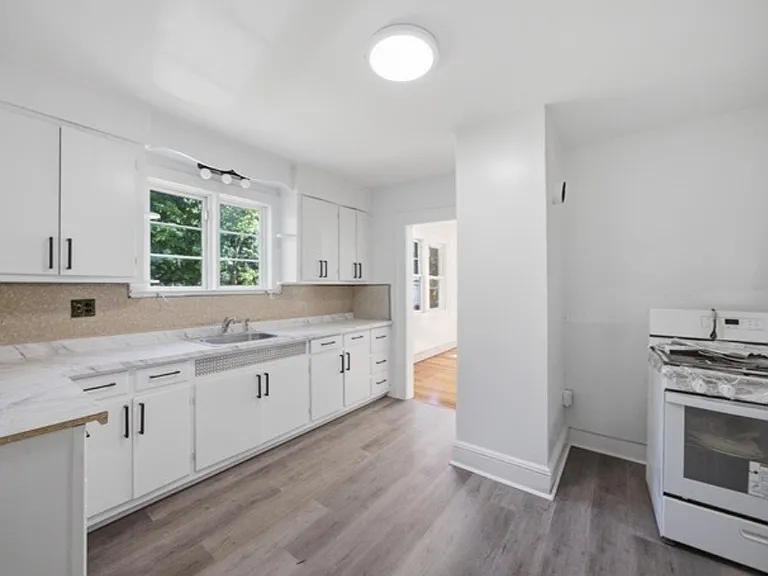 55 Wayne Ave — Photo 11