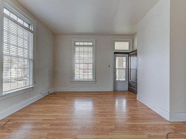 210 N Beech St — Photo 5