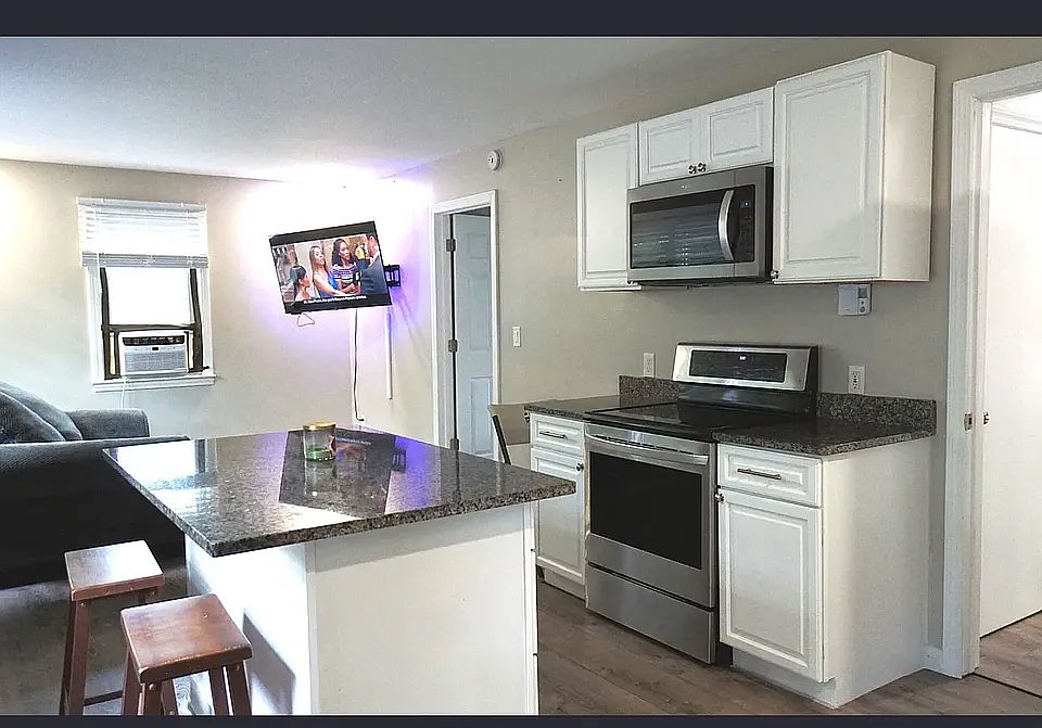 1st image of 534 Rye St #1