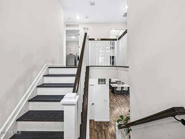 319 Tulip Ct — Photo 29