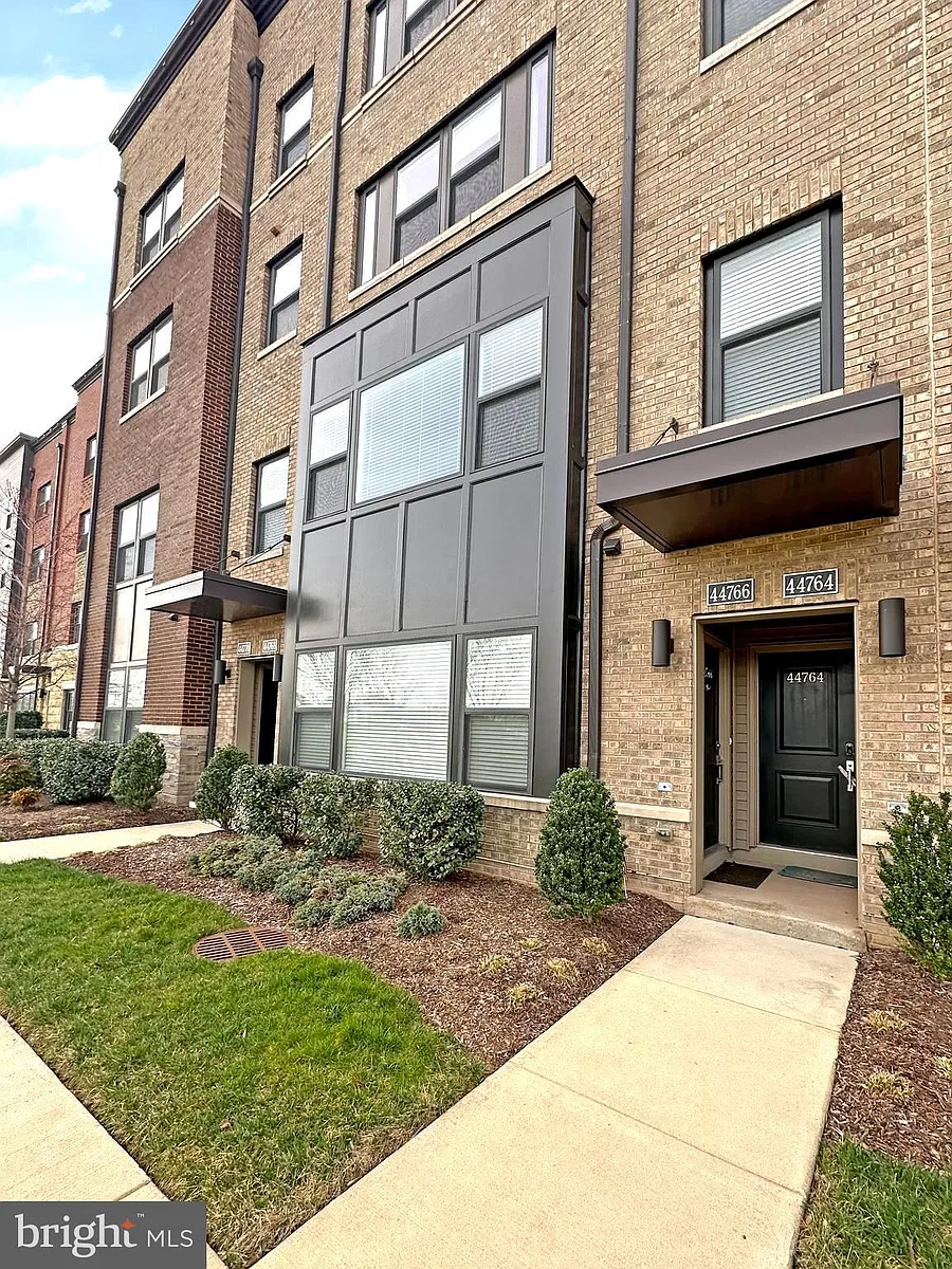 Building Photo - 44766 Tiverton Sq