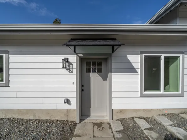 3130 Sunset Dr W, Tacoma, WA 98466