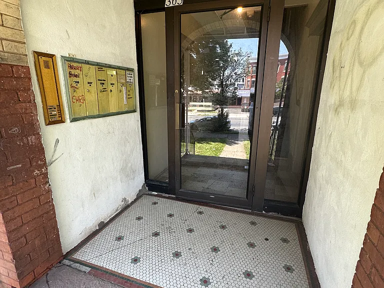 365 Franklin Ave #2S — Photo 32