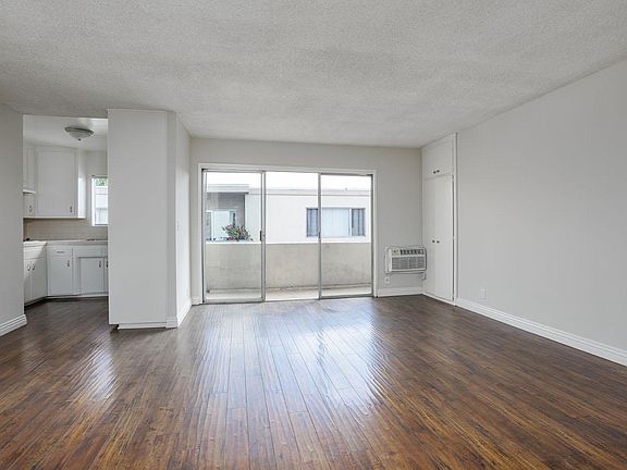 5th image of 5926 Woodman Ave APT 8