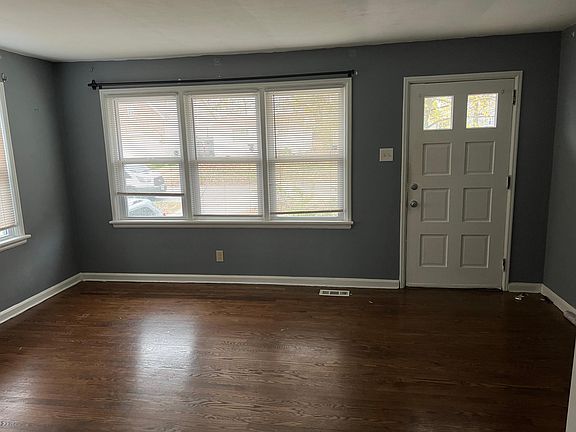5th image of 247 Monica Dr