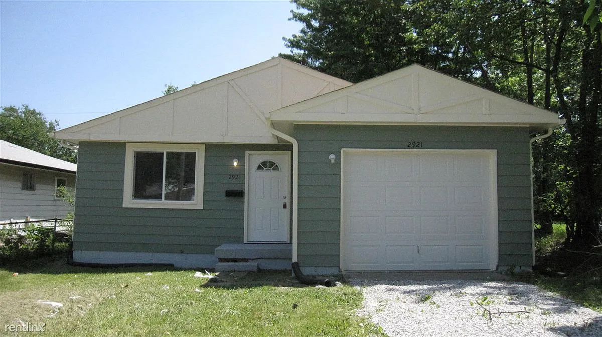2921 Draper St photo 1