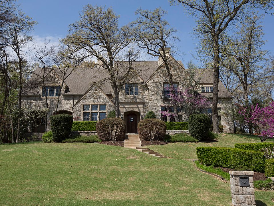 Stunning custom estate with exquisite finishes in desirable Hampton Oaks! Luxurious amenities, soaring ceilings, extensive millwork, culinary Kitchen, huge Great Room, Study, elegant Formals, lavish Master & Guest Suites.