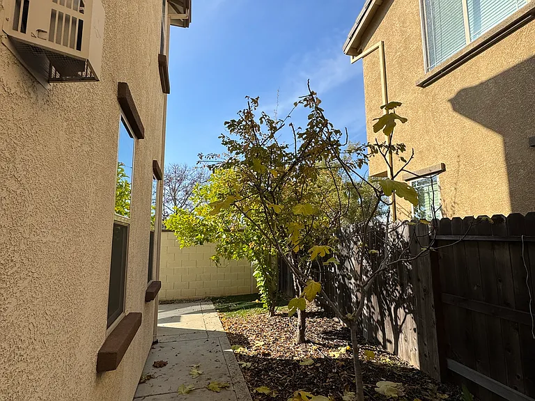 553 Addison Ct — Photo 25