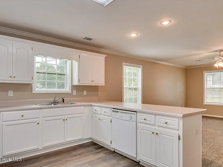 101 Old Thomson Rd #B — Photo 11