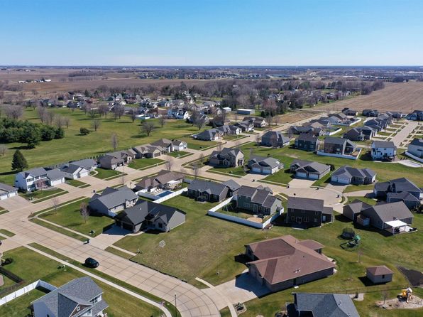 751 Muirfield Cir, Eldridge, IA 52748