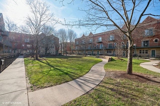1st image of 4530 S Woodlawn Ave Unit 804