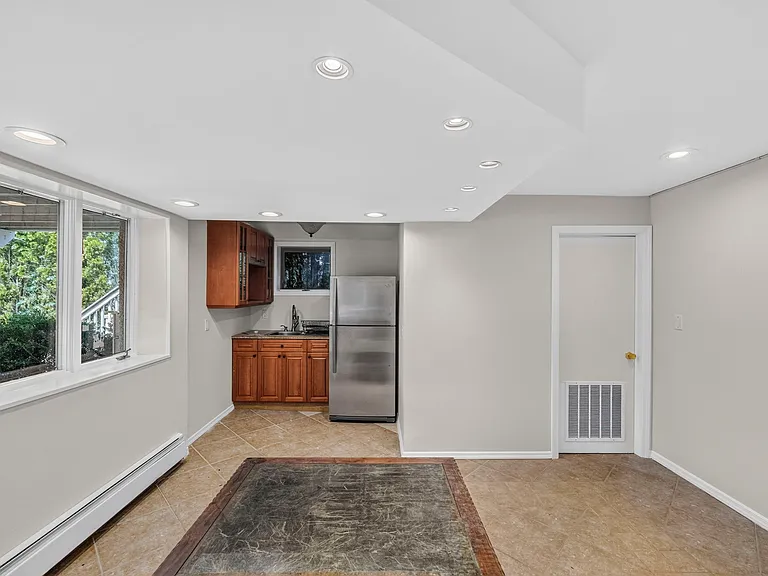 280 Ash St — Photo 32
