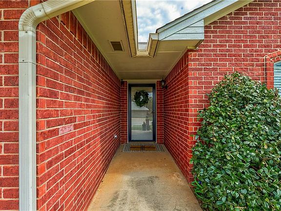 2nd image of 809 Sequoyah Trails Dr