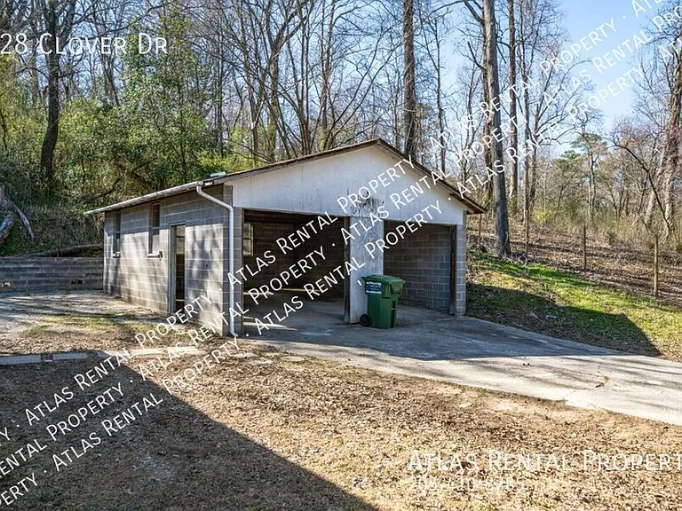 828 Clover Dr — Photo 4