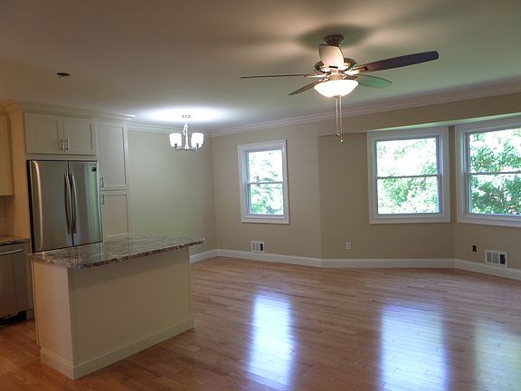 4th image of 15 Essex Pl #F